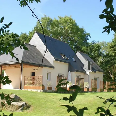 Prázdninový dům Lively With Enclosed Garden *